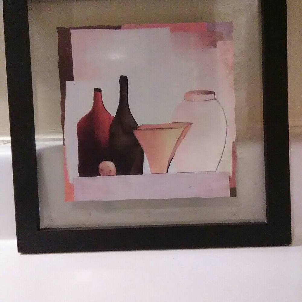 Interesting wall art of ancient water & wine jugs.